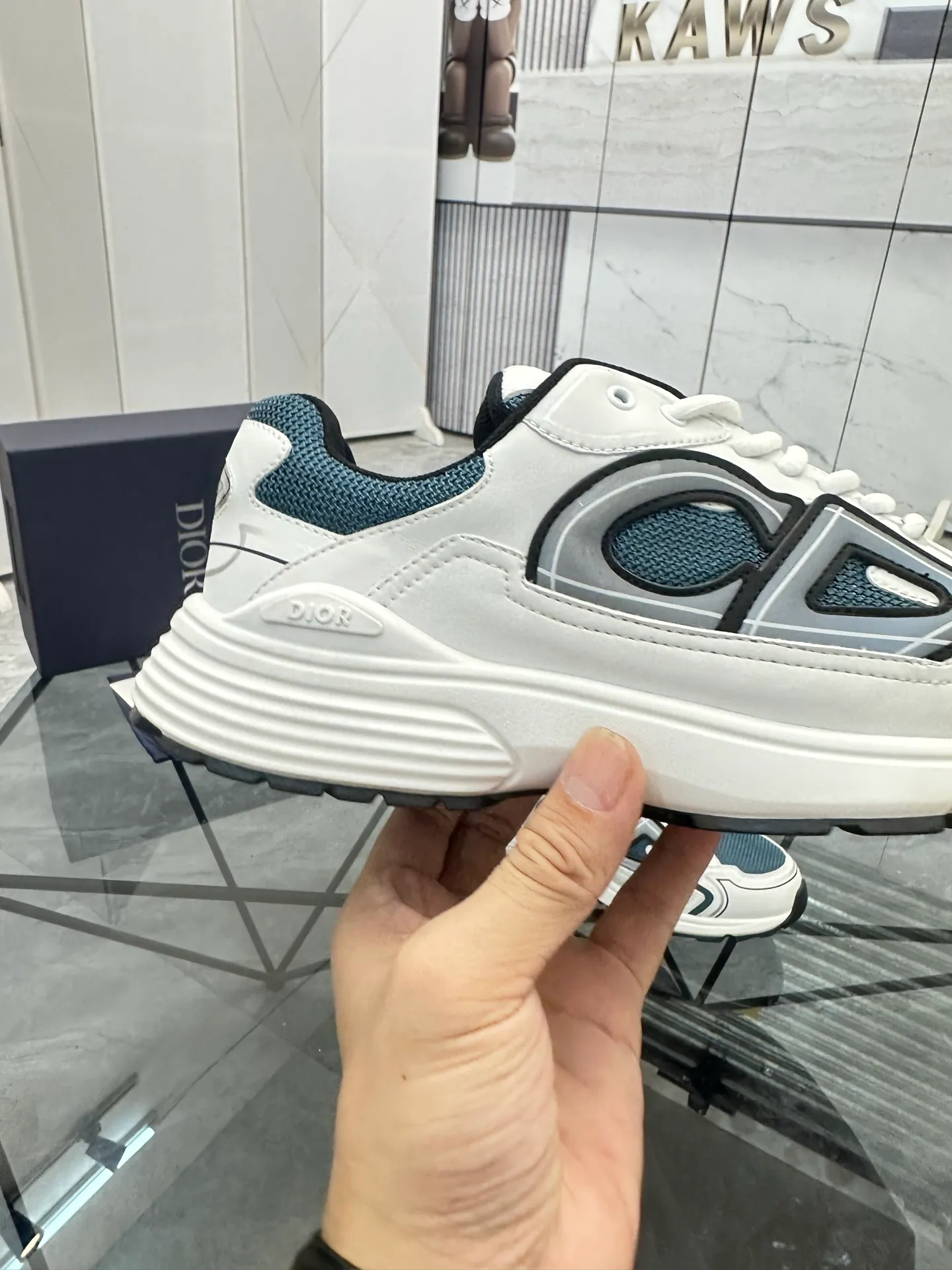 Men's shoes: 💰P400¥ Available in Guangzhou Product trademark: Dior* "Dior*" low-top casual shoes Regular size: 35-46 (can be customized to 47) Couple style Product materials: Upper imported cowhide stitched with original fabric, breathable lining, ultra-light foam original outsole. No.: 007